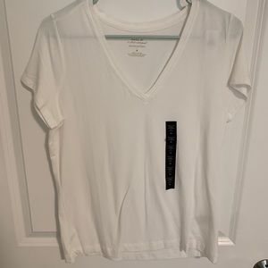 White v-neck t shirt